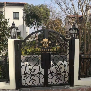 wrought iron driveways gates for sale with good quality and hot dip galvanized and good paint.