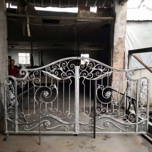 Hench custom design made wrought iron driveway gates finished project photos No.11