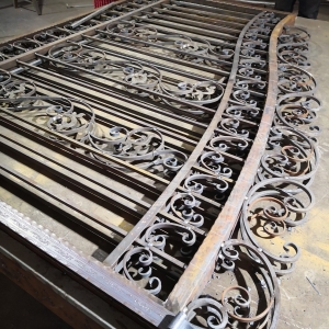 Hench custom design made wrought iron driveway gates finished project photos No.2