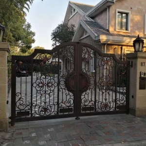 Hench custom design made wrought iron driveway gates finished project photos No.7
