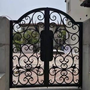 Hench custom design made wrought iron driveway gates finished project photos No.16