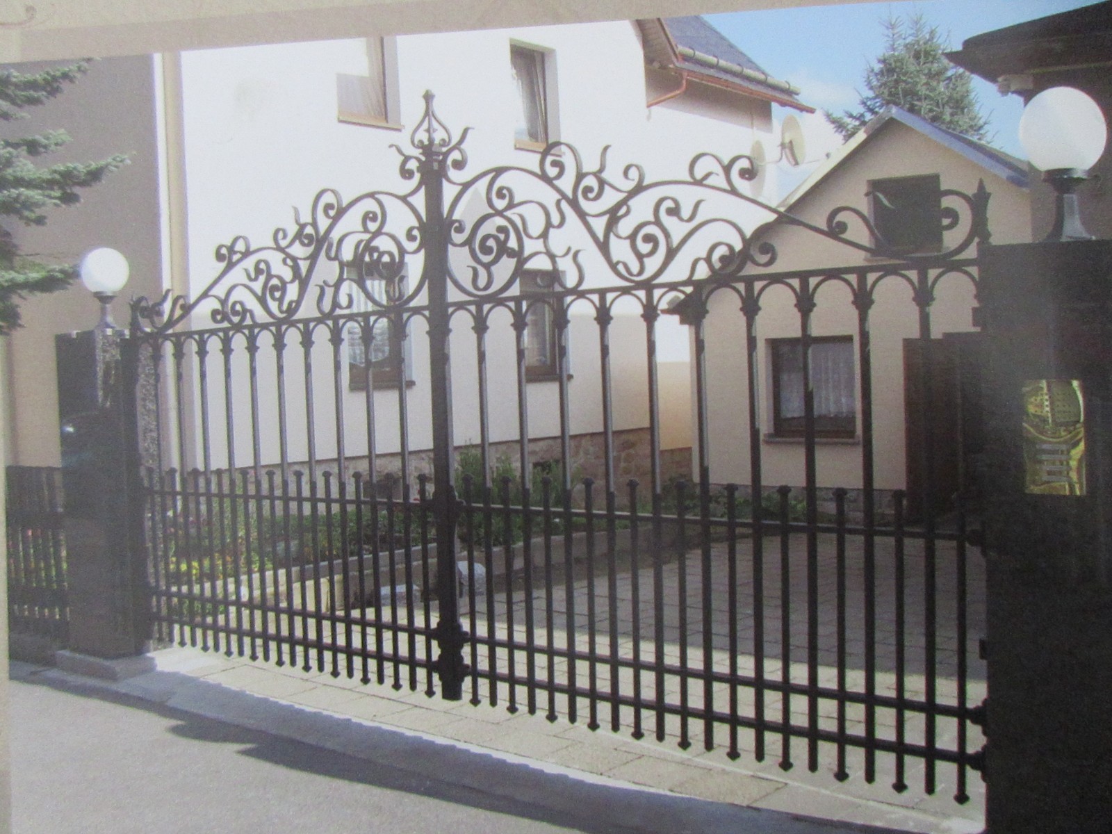 Wrought iron gates manufacturers China garden metal steel driveway swing sliding gate sppliers Hc-g26