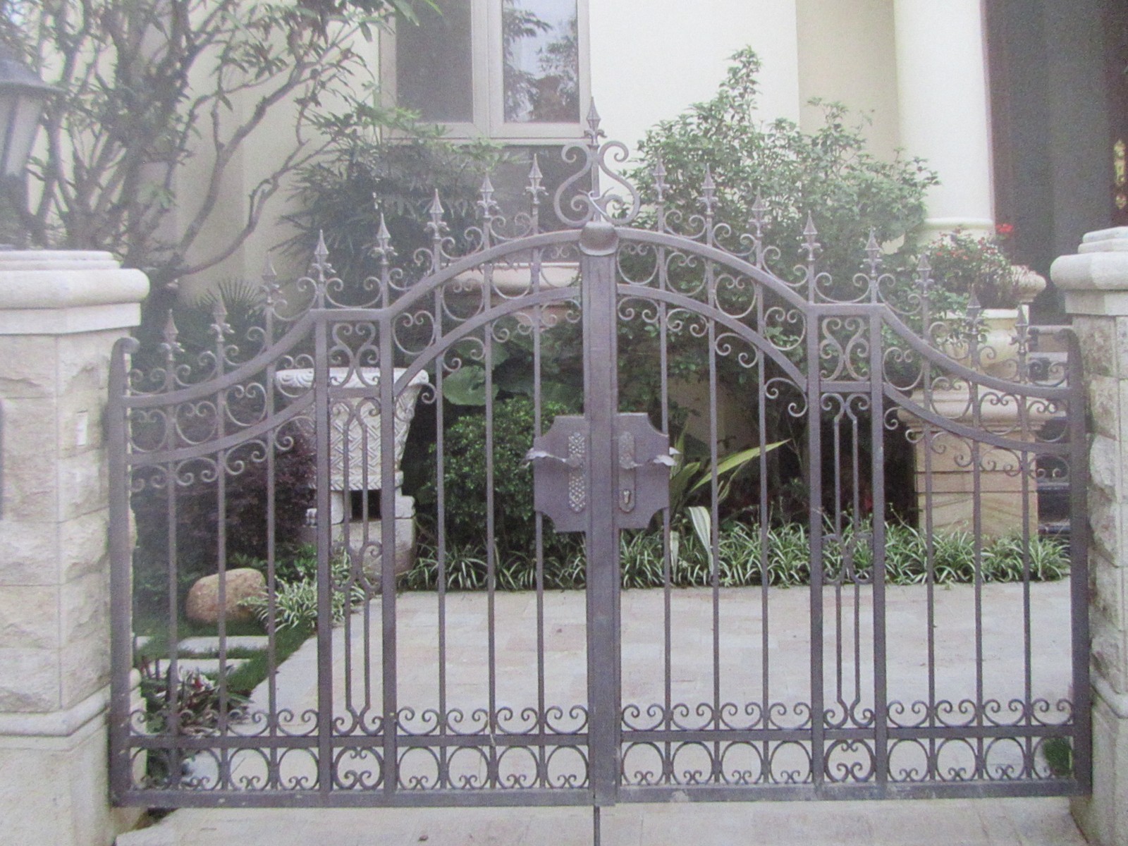 Wrought iron gates manufacturers China garden metal steel driveway swing sliding gate sppliers Hc-g29