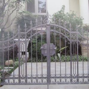 Wrought iron gates manufacturers China garden metal steel driveway swing sliding gate sppliers Hc-g29