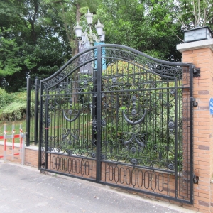 Wrought iron gates manufacturers China garden metal steel driveway swing sliding gate sppliers Hc-g30
