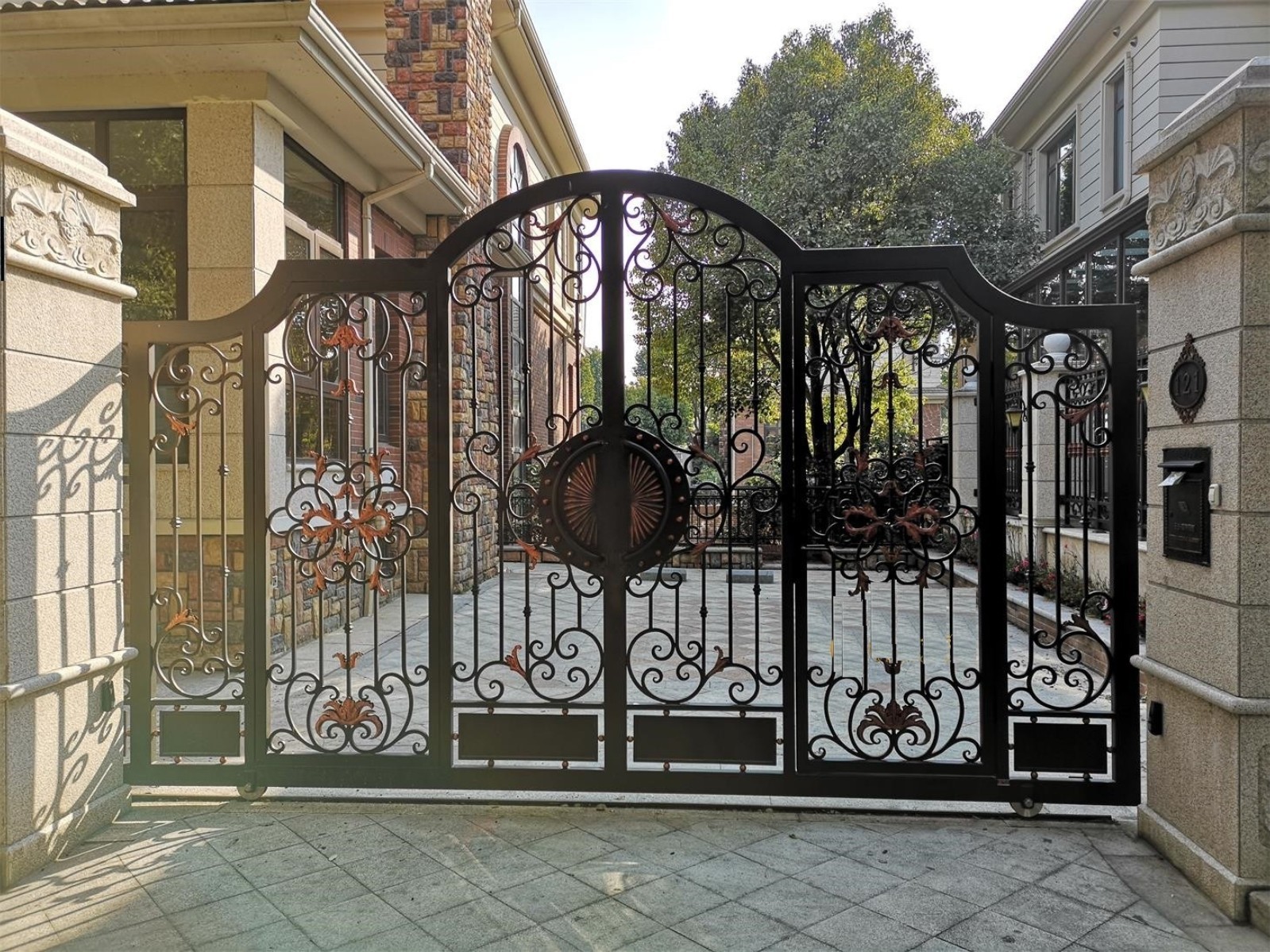 Wrought iron gates manufacturers China garden metal steel driveway swing sliding gate sppliers Hc-g32
