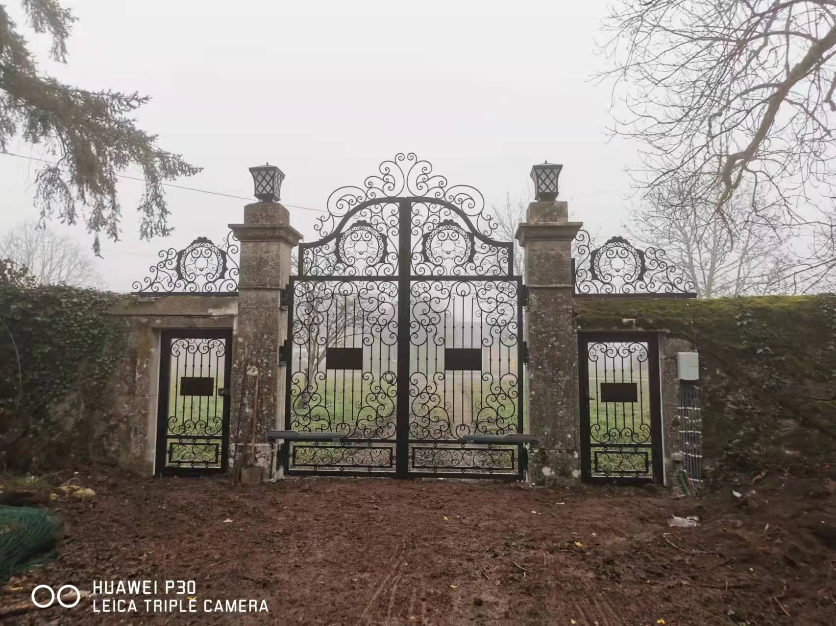 Wrought iron gates manufacturers China garden metal steel driveway swing sliding gate sppliers Hc-g34