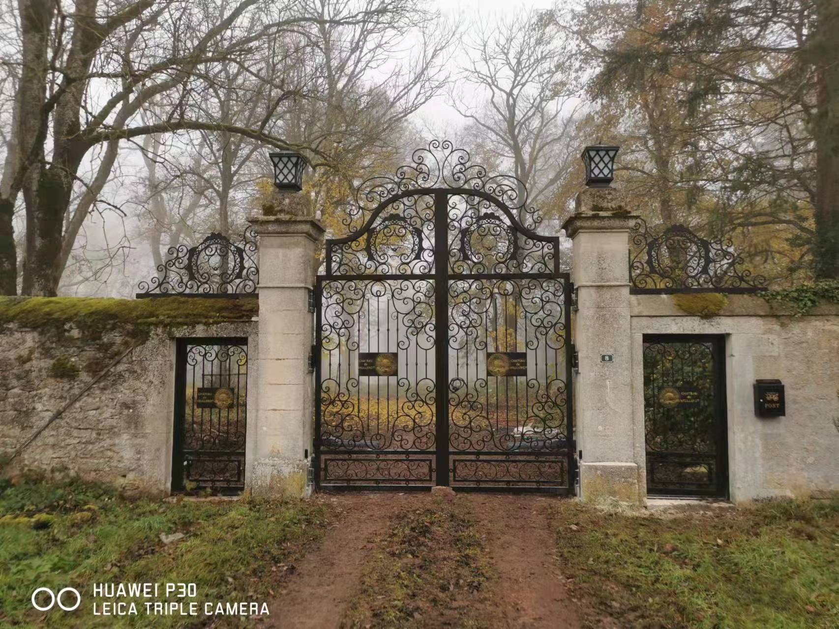 Wrought iron gates manufacturers China garden metal steel driveway swing sliding gate sppliers Hc-g35