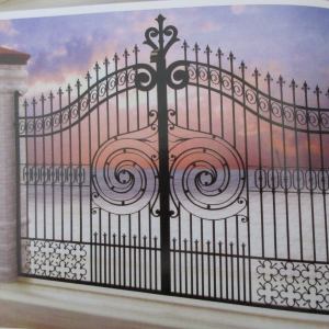 Wrought iron gates manufacturers China fancy driveway gate Hc-g3